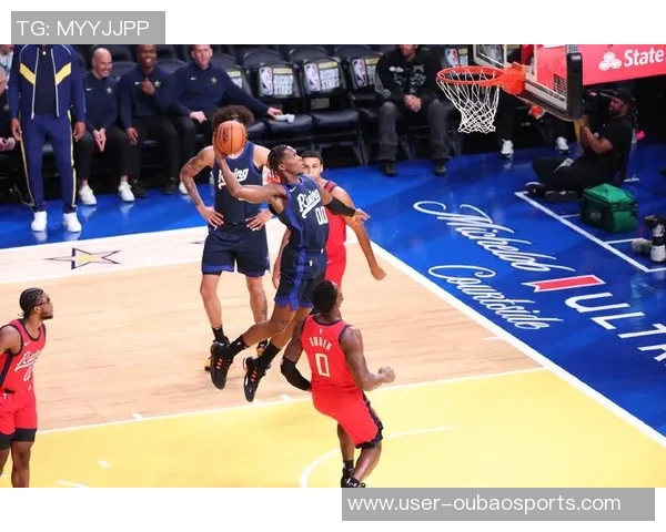 科塔半场表现惊艳7投6中收获13分11板2盖帽助球队掌控局势