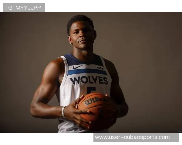 解说:爱德华兹的中距离投篮是森林狼团结的关键所在 解说:爱德华兹的中距离投篮是森林狼团结的关键所在